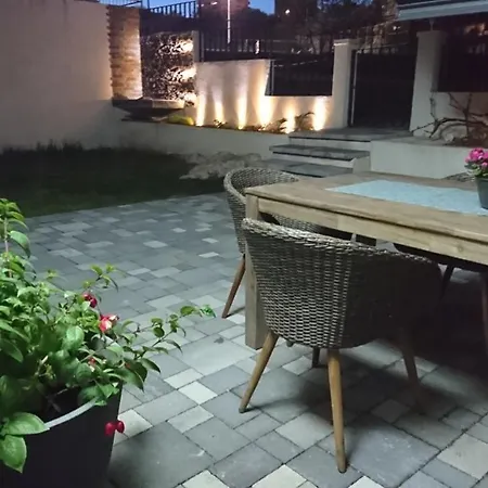 Two With Big Garden Near Beach Bacvice Apartament *